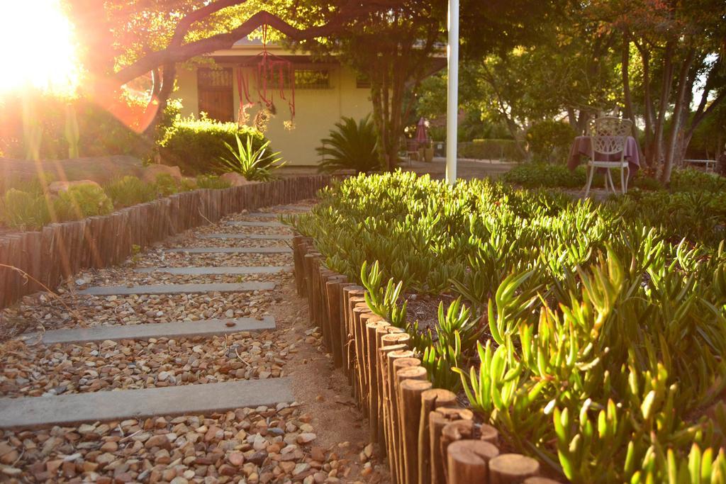 King'S Highway Guest House Somerset West Exteriör bild