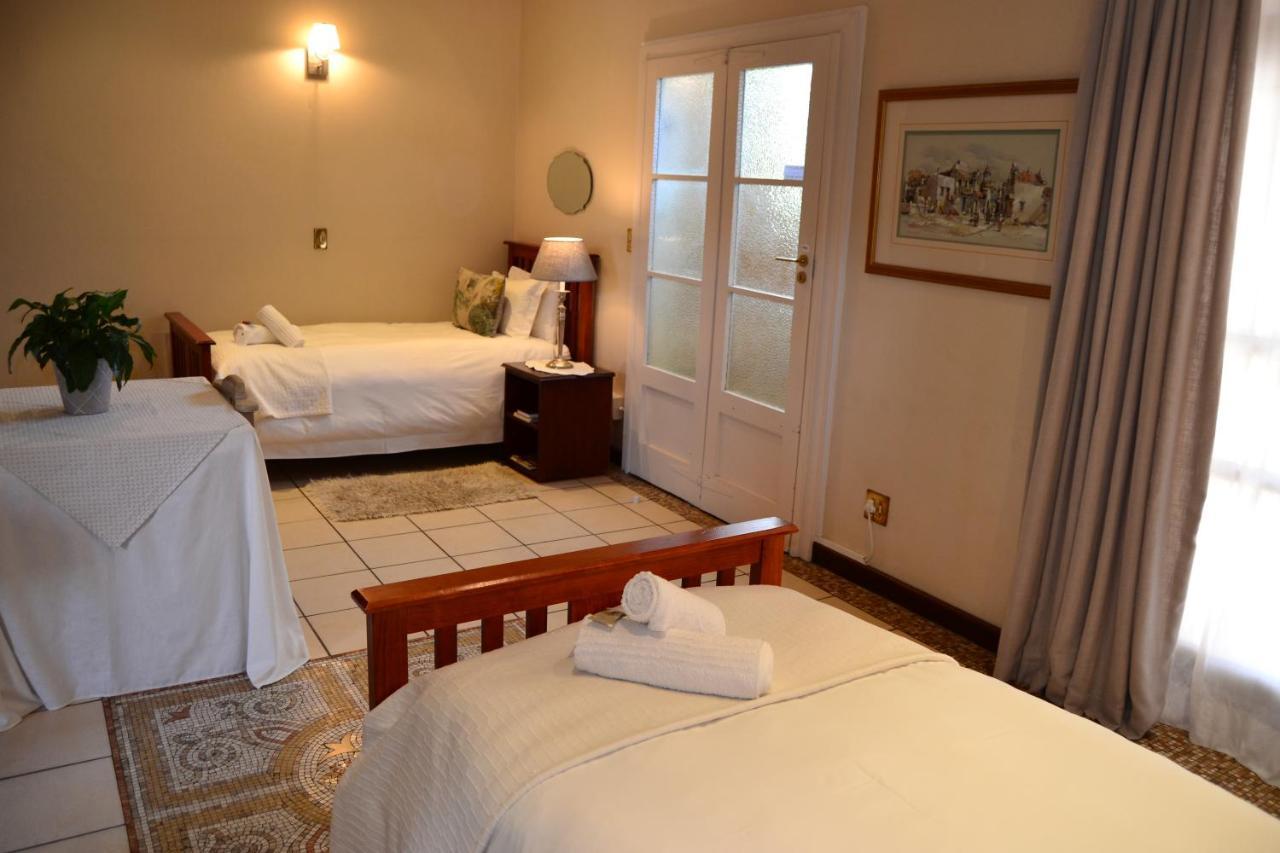 King'S Highway Guest House Somerset West Exteriör bild
