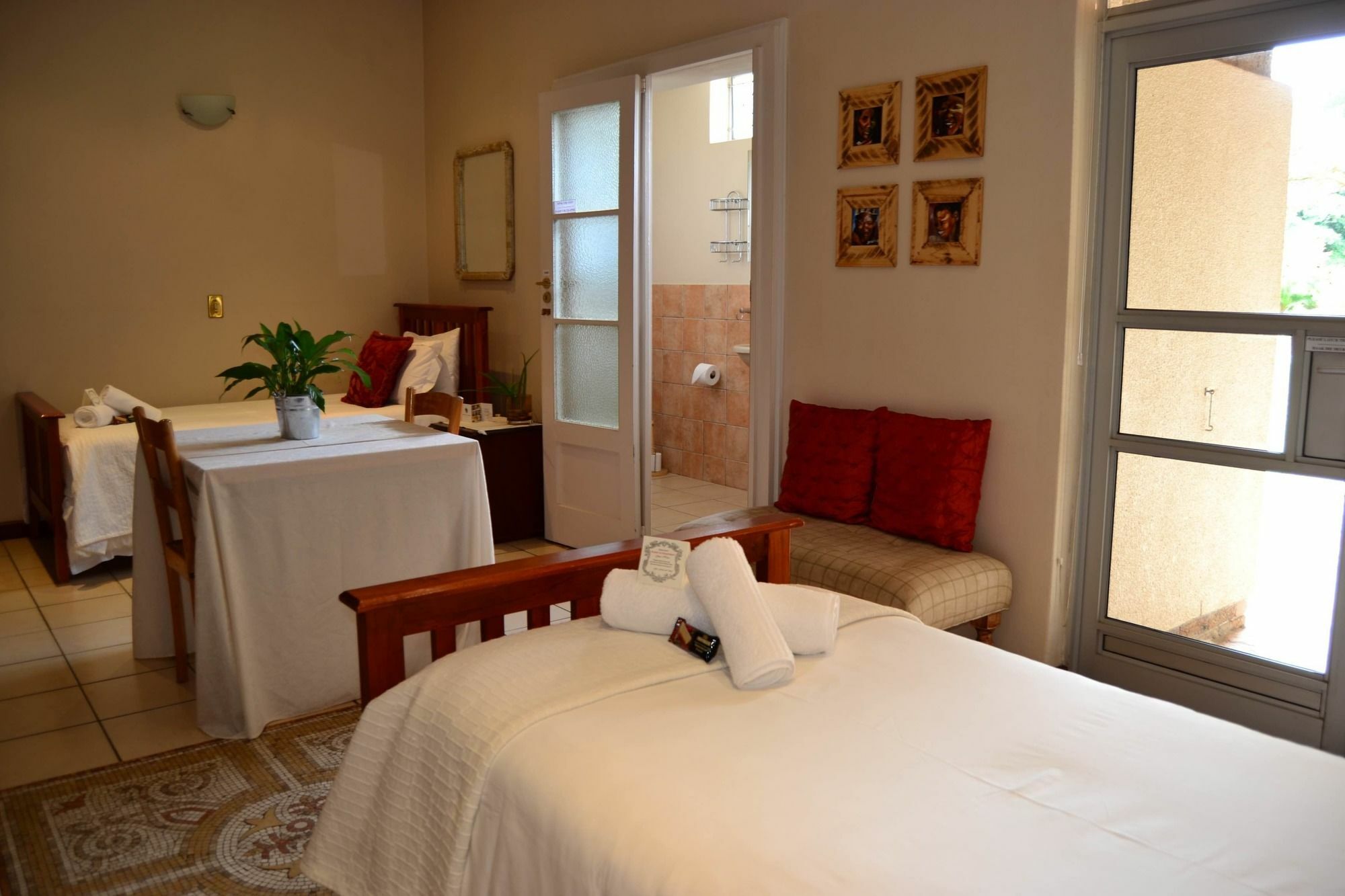 King'S Highway Guest House Somerset West Exteriör bild